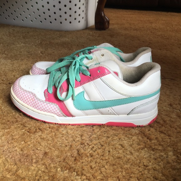 cute womens nike tennis shoes